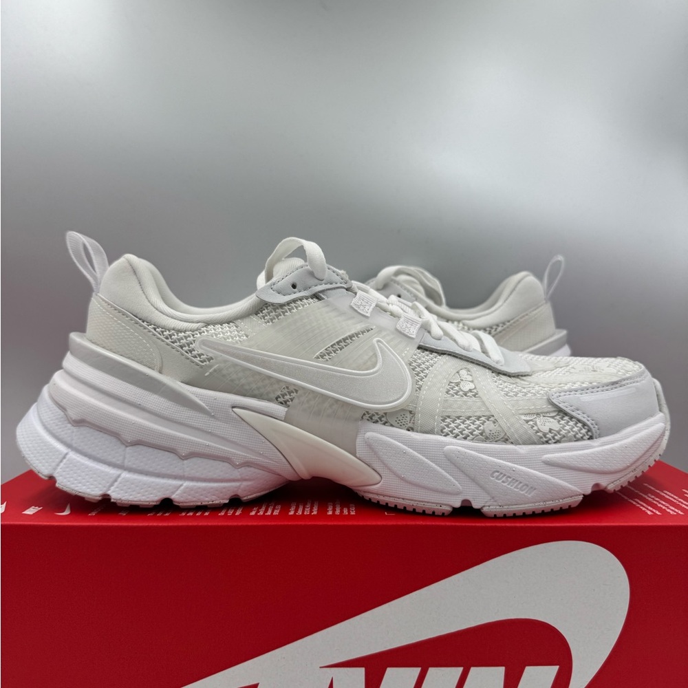 Nike V2K Run White Summit White BRAND NEW Size 10 Women